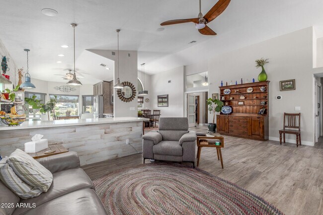 Building Photo - 15759 E Echo Hill Dr