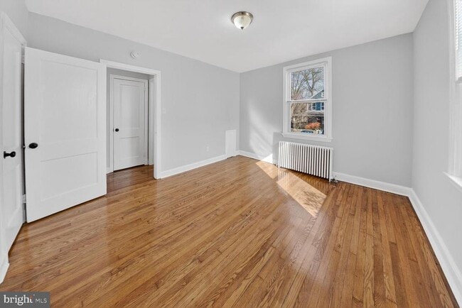 Building Photo - 4701 Ravenswood Rd