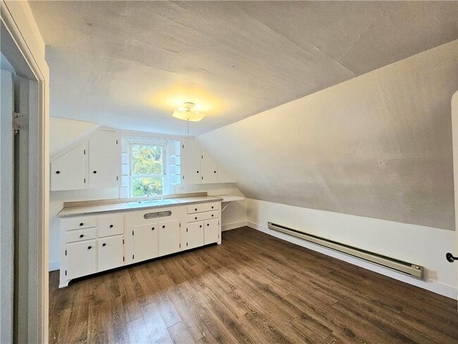 Building Photo - 13 York Ave