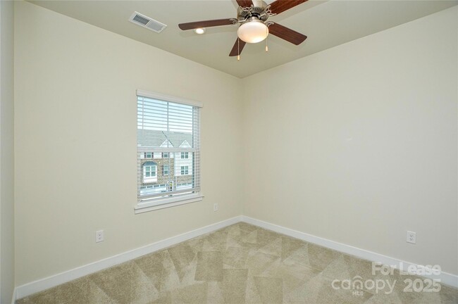 Building Photo - 9833 Oaklawn Blvd NW