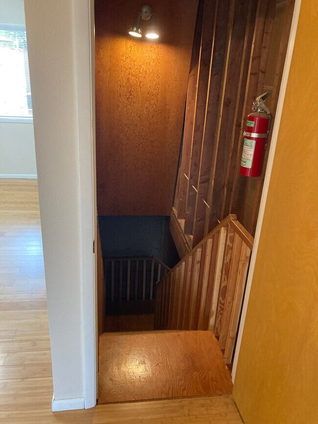 Building Photo - Mid-Century Four Bedroom in Candalaria, La...