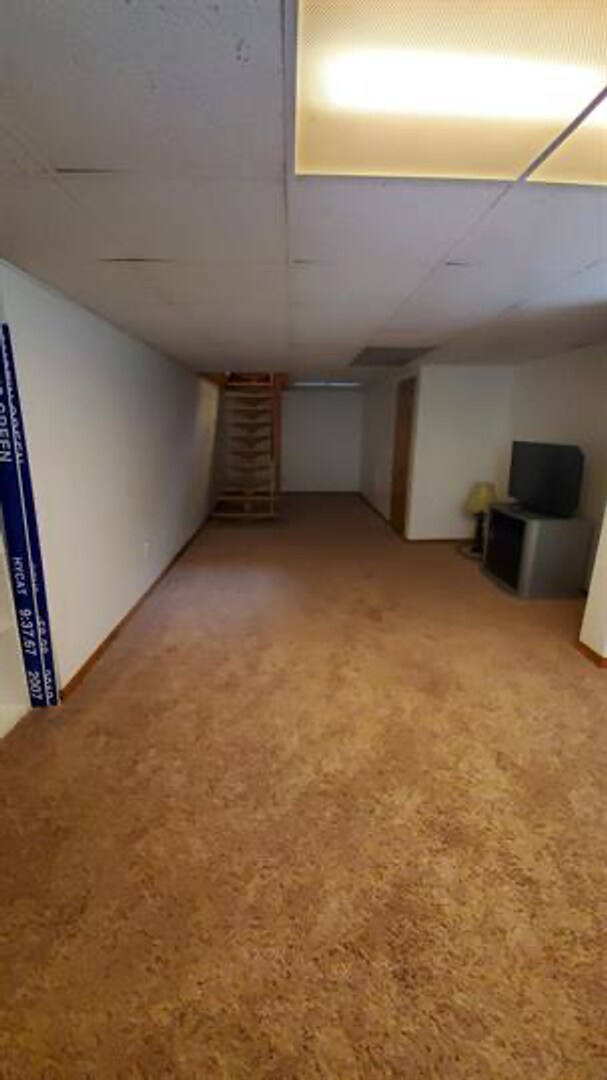 Building Photo - Single Family Three Bedroom in South Hills