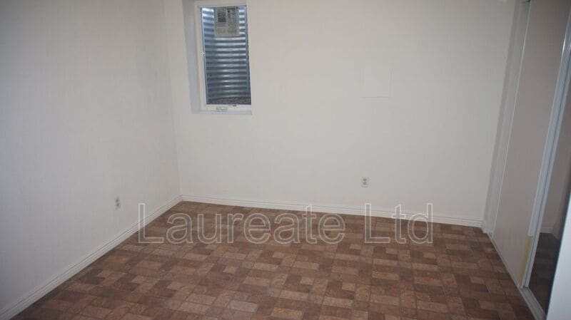 Building Photo - 5 S Elati St