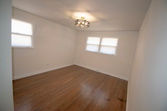 Building Photo - 903 Porter St