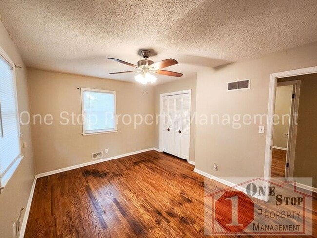 Building Photo - Beautiful 3 Bedroom 2.5 Bathroom Home in R...