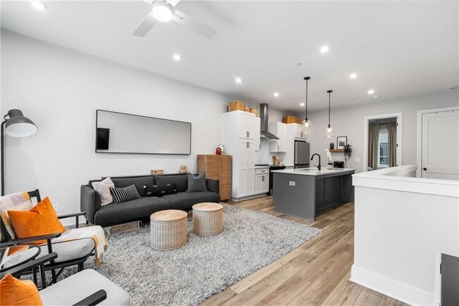 Building Photo - 1272 Longreen Ter NW