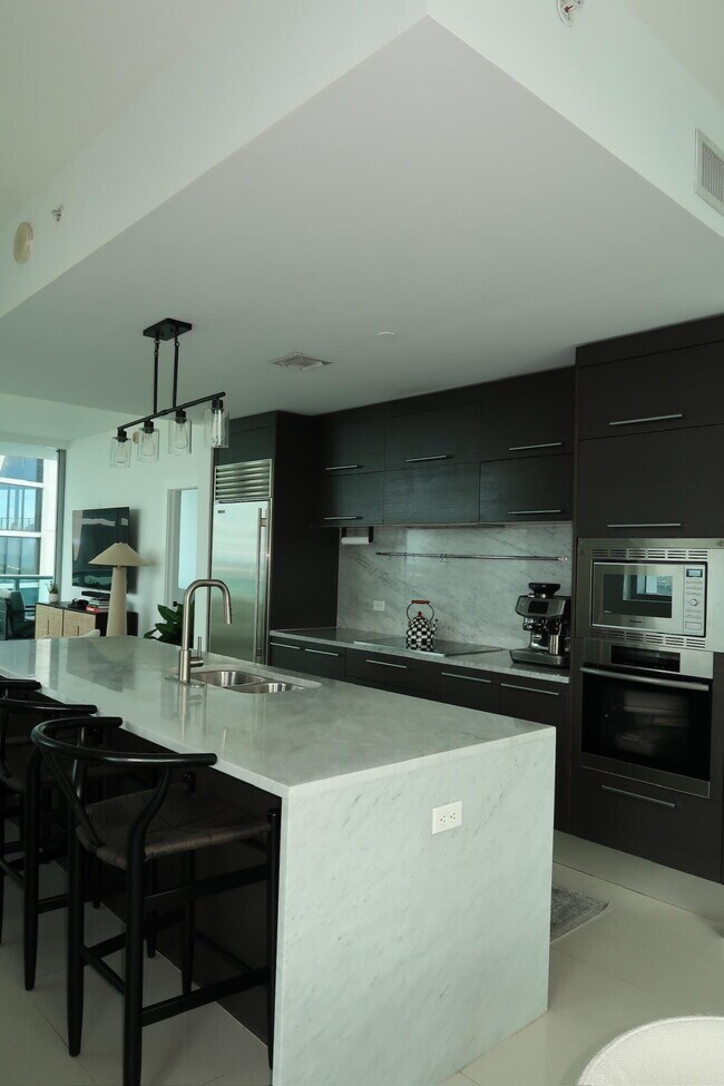 Building Photo - 900 Biscayne Blvd