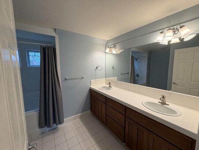 Building Photo - 160 Vintage Cir