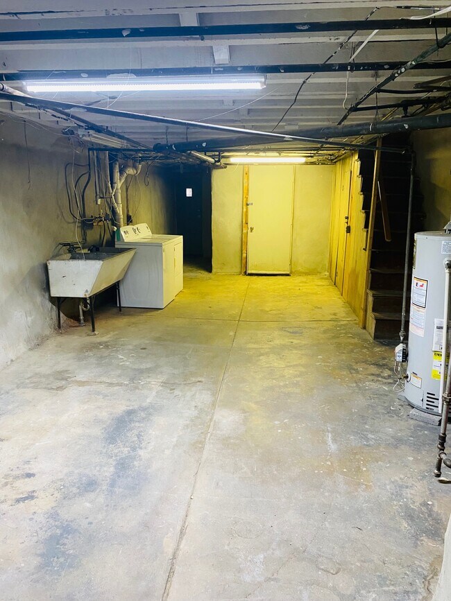 Building Photo - 882 Corinthian Ave