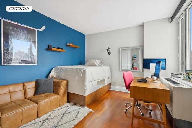 Building Photo - 300 E 77th St