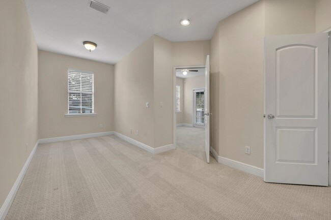 Building Photo - Gorgeous Townhome in Downtown Orlando