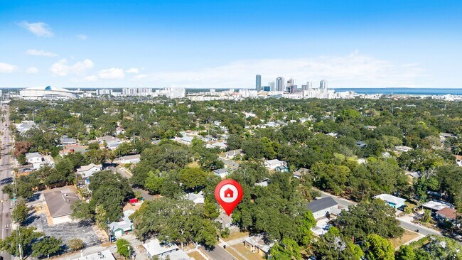 Building Photo - Large 4 bed/1.5 bath House & Section 8 Accepted , Drive by & Apply for just $25** Move in by Dece...