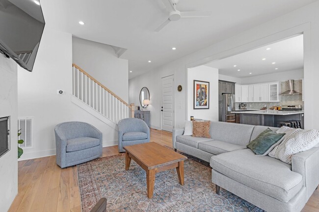 Building Photo - 6107 Cowden Ave