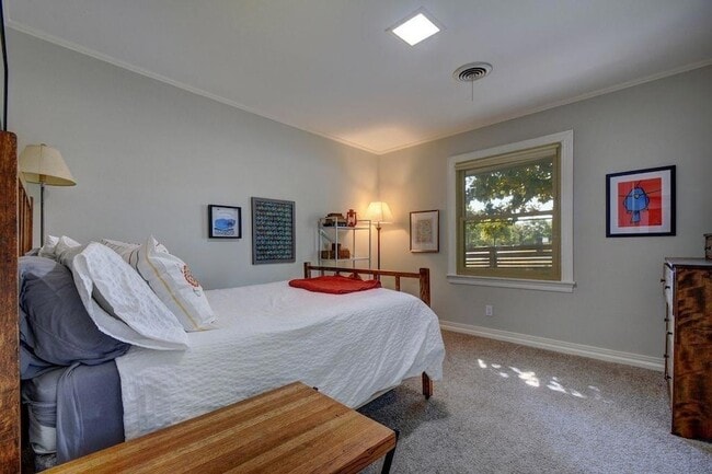 Building Photo - 1708 Windoak Dr