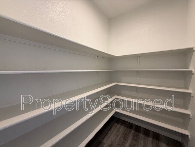 Building Photo - 614 Madrone St