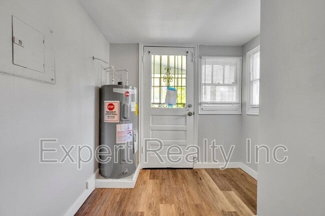 Building Photo - 2513 Ave J