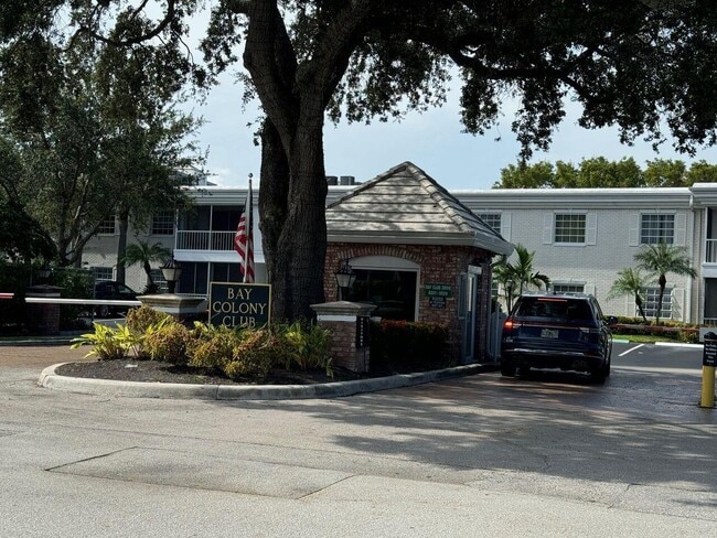 Building Photo - 6219 Bay Club Dr