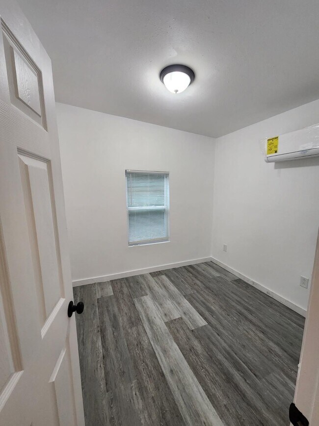 Building Photo - 1546 Moonflower St