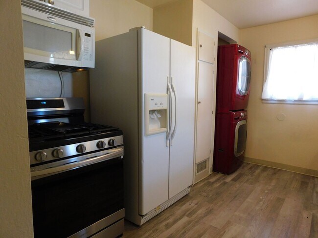 Building Photo - 1346 Texas Ave