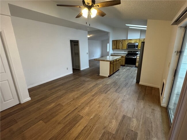 Building Photo - 1103 Copper Dr