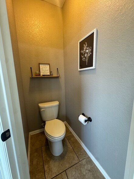 Building Photo - 6615 Colony Rd