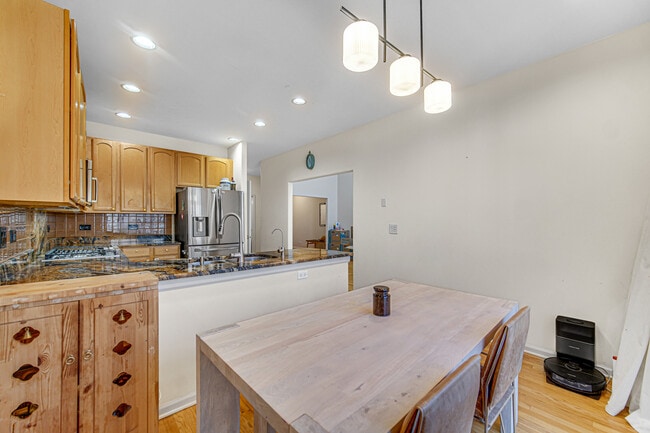 Building Photo - 1264 Sarah Blvd