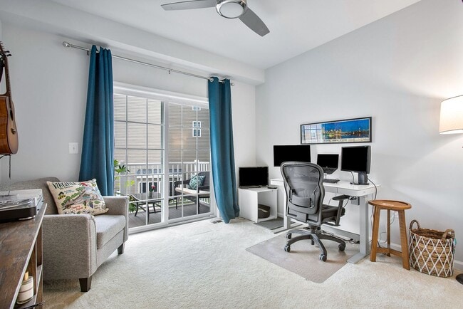 Building Photo - Modern 3-bedroom, 2.5-bath Townhouse!