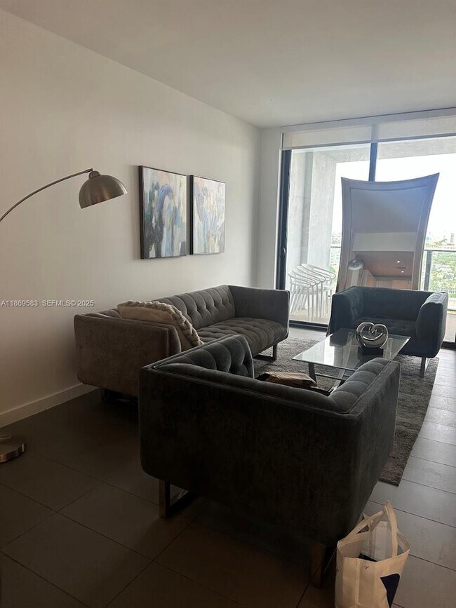 Building Photo - 1600 NE 1st Ave