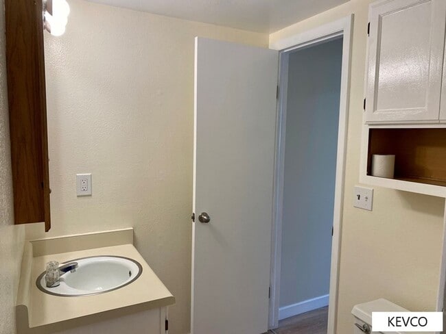 Building Photo - Sprawling Four Bedroom Home