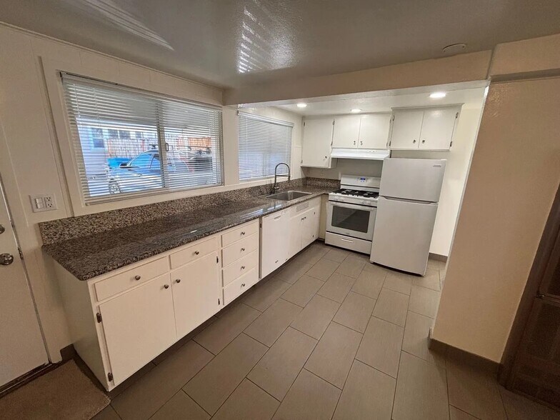 Kitchen - 731 Brigham Ave