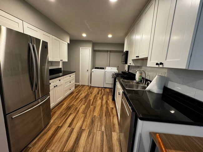 Building Photo - Spacious Furnished 4BR Home with Prime Location Near Marymount and Metro