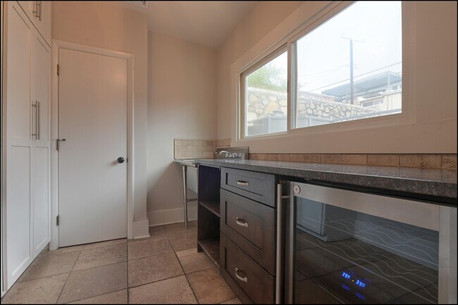 Building Photo - 1420 Hawthorne St