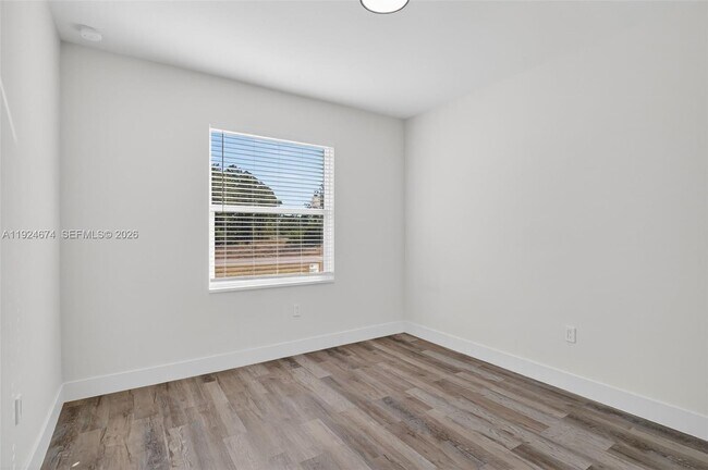 Building Photo - 710 Bedford Point Ave