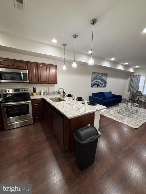 Building Photo - 6005 Eads St NE