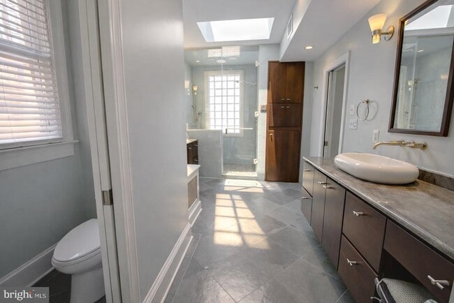 Building Photo - 2127 Leroy Pl NW