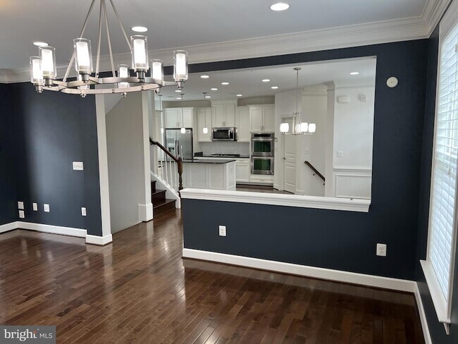 Building Photo - 4092 Sutherland Pl