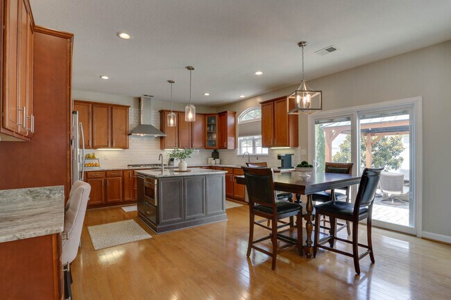 Building Photo - 1945 Breck Ave