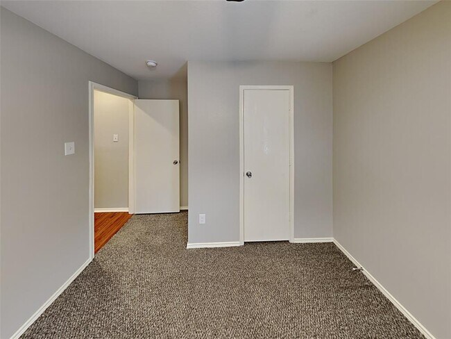 Building Photo - 1128 Maplewood Ln