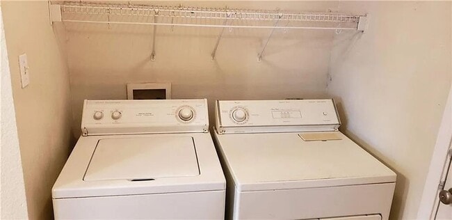 Building Photo - 3 Bedroom, 3.5 Bathrooms - 2 Car Garage - ...