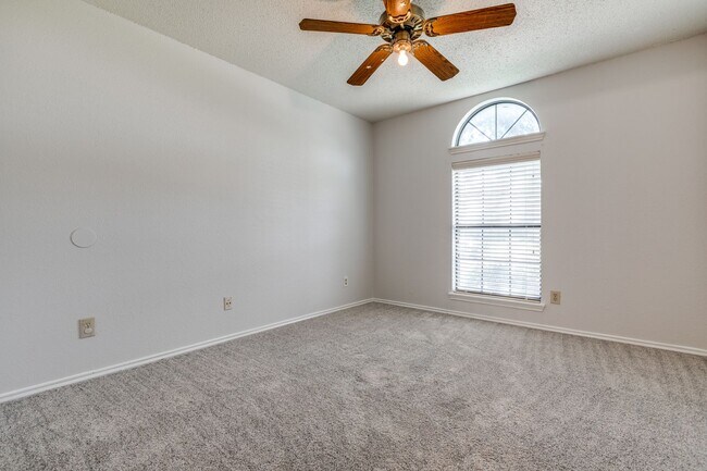 Building Photo - Lovely 3 Bedroom, 2 Bathroom Home in Mesqu...