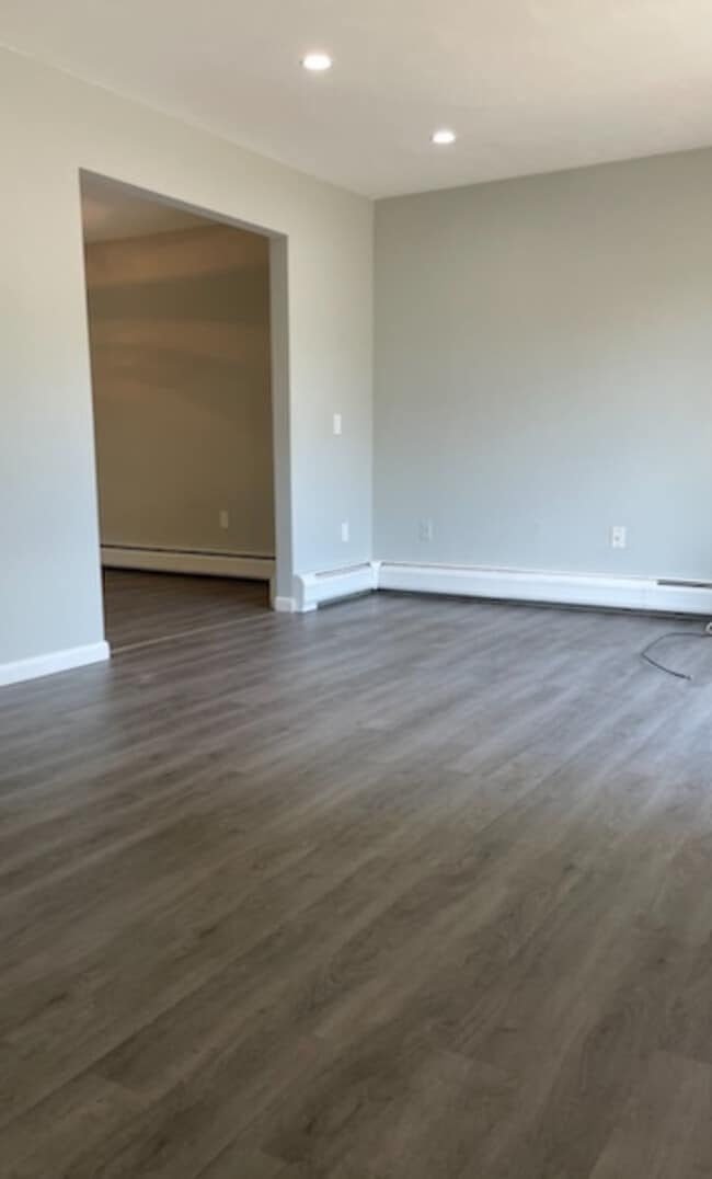 Building Photo - 223 Rundall Plz