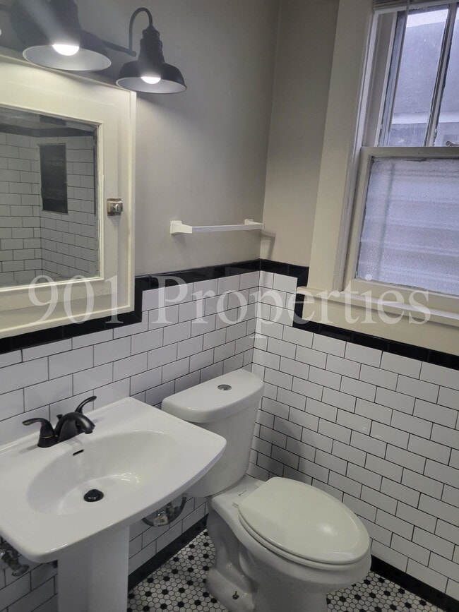 Building Photo - 980 Sheridan St