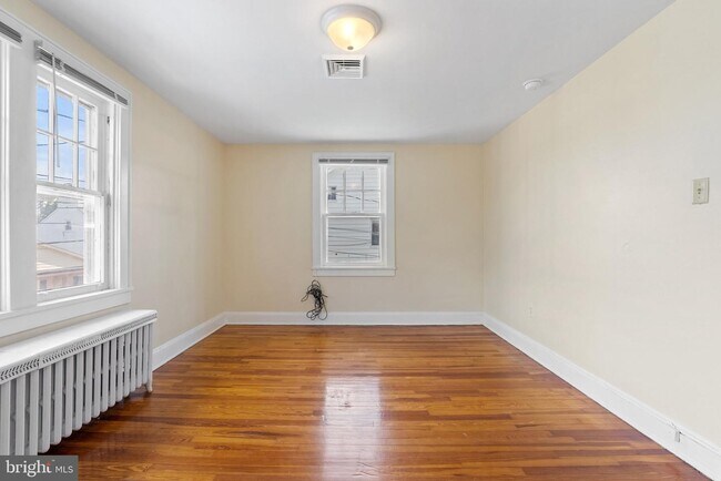 Building Photo - 117 W Cork St