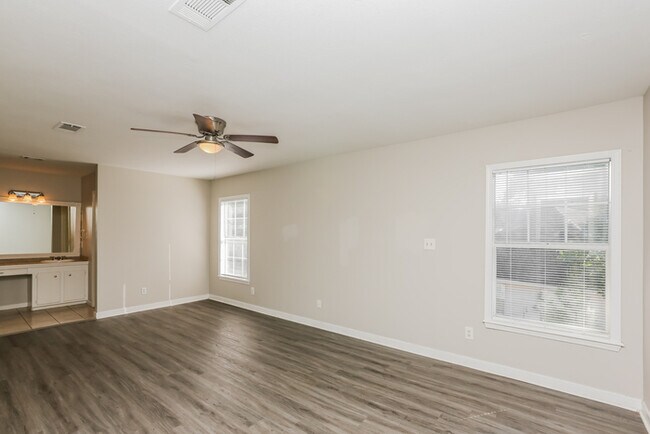 Building Photo - 525 Stonecreek Dr