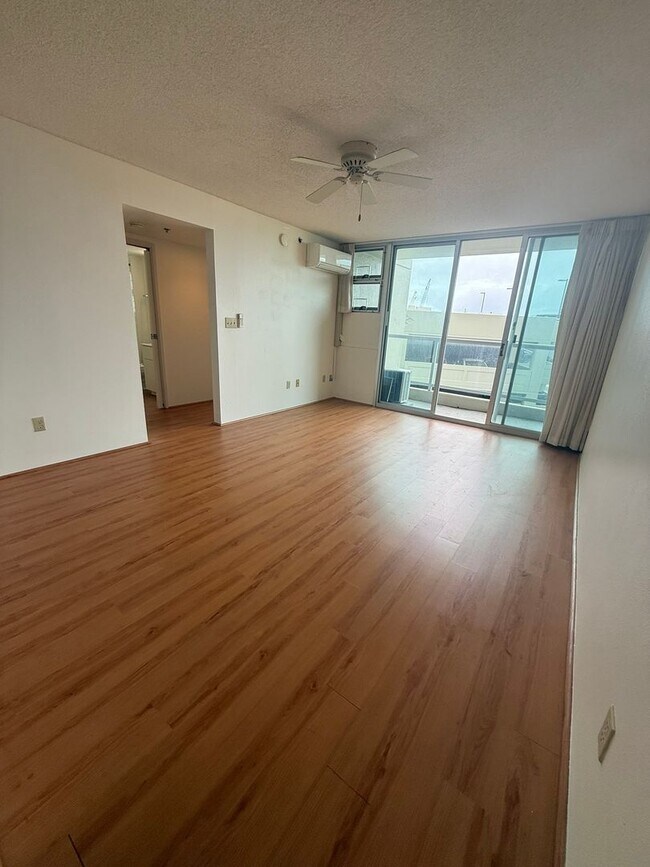 Building Photo - AC in Every Room. TWO Parking Stalls.