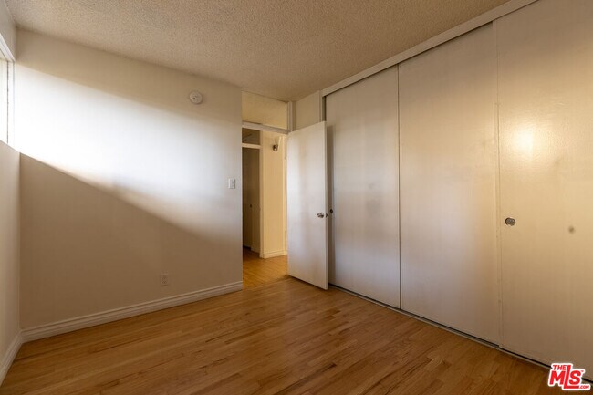 Building Photo - 11133 Rose Ave