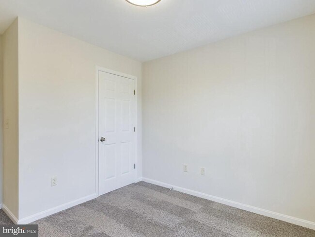 Building Photo - 302 Baughmans Ln