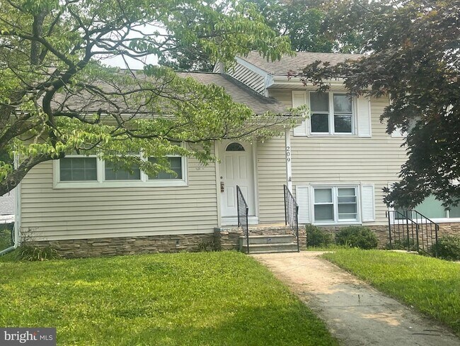Building Photo - 209 Maine Ave