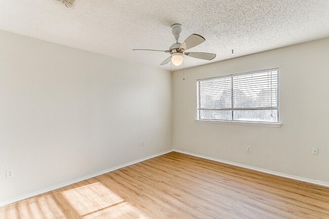 Building Photo - Great 2 Bed 2 Bath Townhouse in S Arlington- 76017