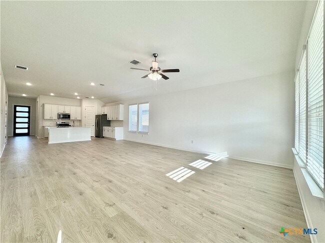 Building Photo - 329 Tinto St